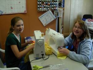 2-sewing-students